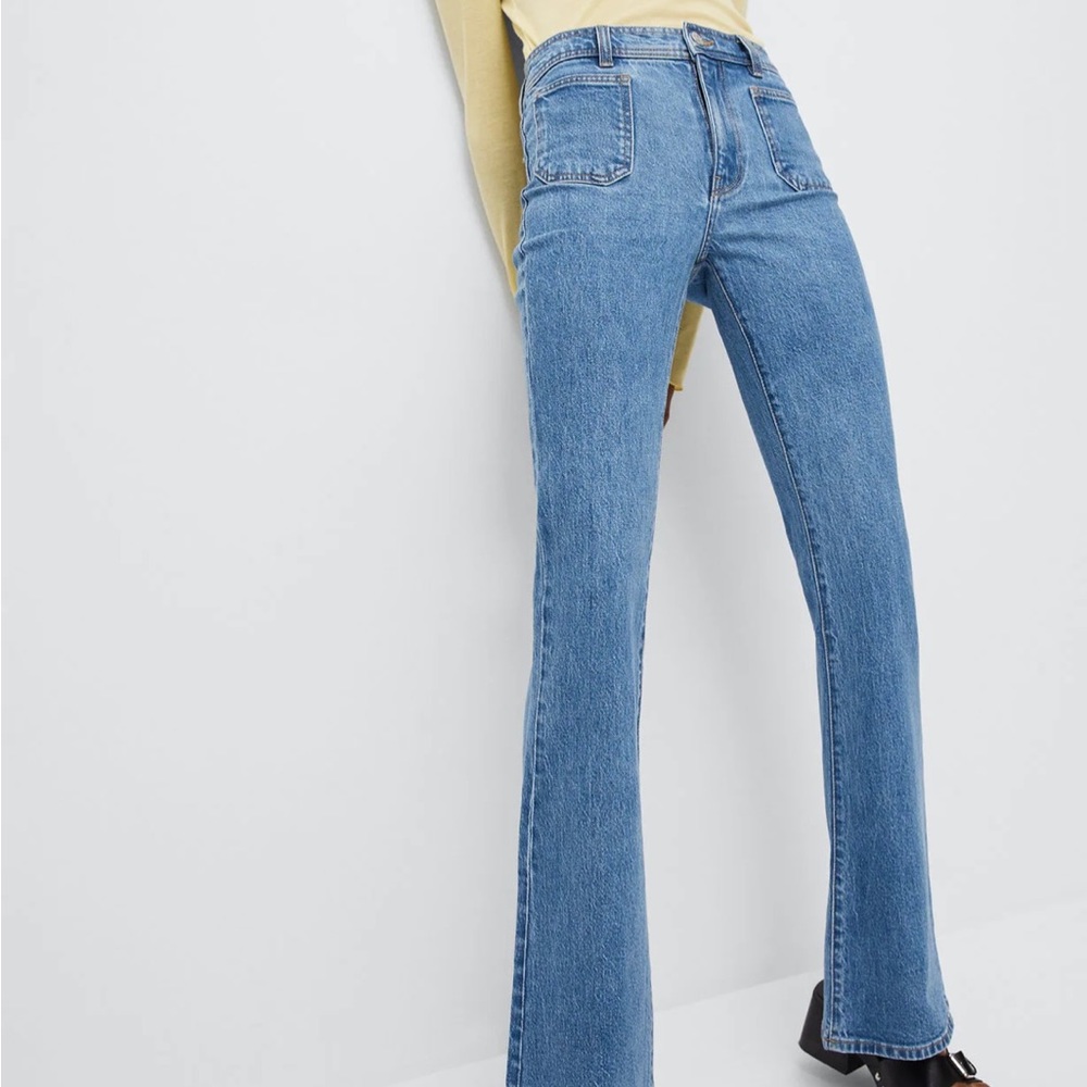 BRAND NEW WITH TAGS MANGO FLARED JEANS WITH FRONTAL POCKETS